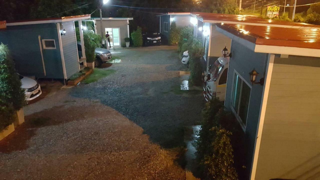 In Love Resort Chainat Ngoại thất bức ảnh